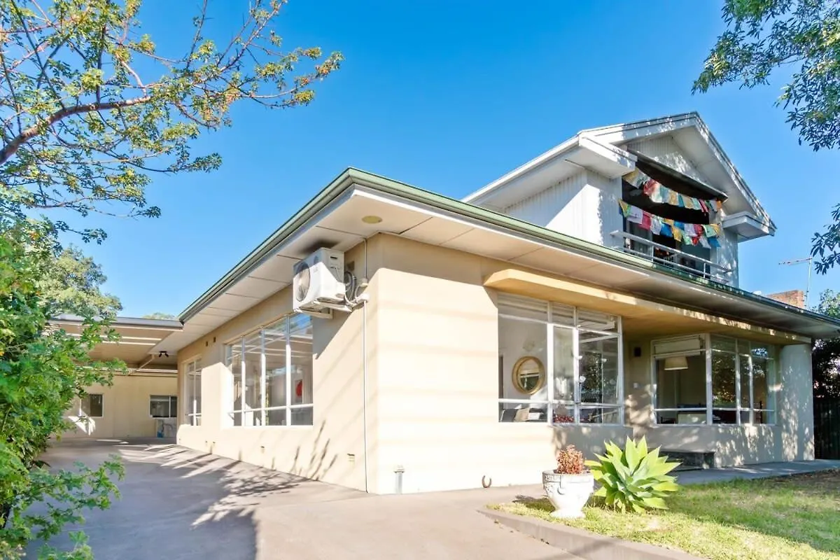 The Spacious & Elegant Vacation Haven - Glenside Adelaide 0*,